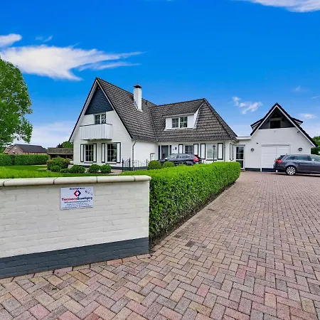 Tasteful In With Garden *
