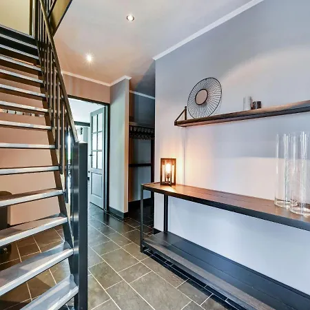 Tasteful In With Garden Villa