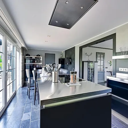 Tasteful In With Garden Villa *