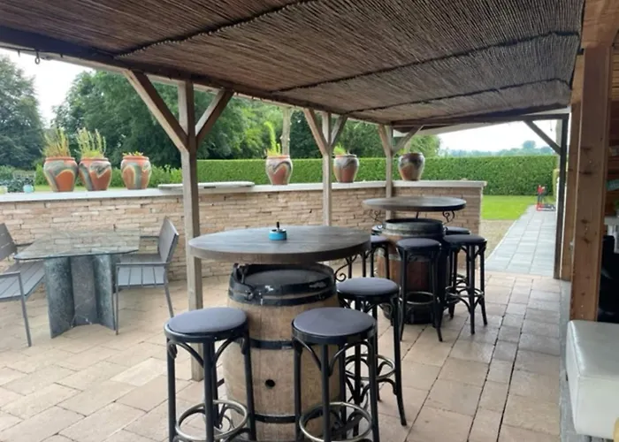 빌라 Tasteful In With Garden