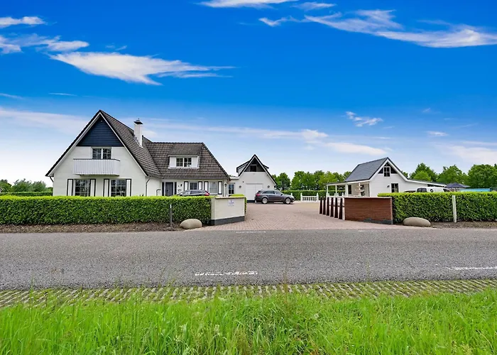 빌라 Tasteful In With Garden